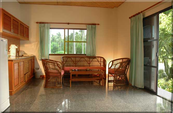 Resort and hotel Phuket, close to Rawai beach, with swimming pool and massage facilities